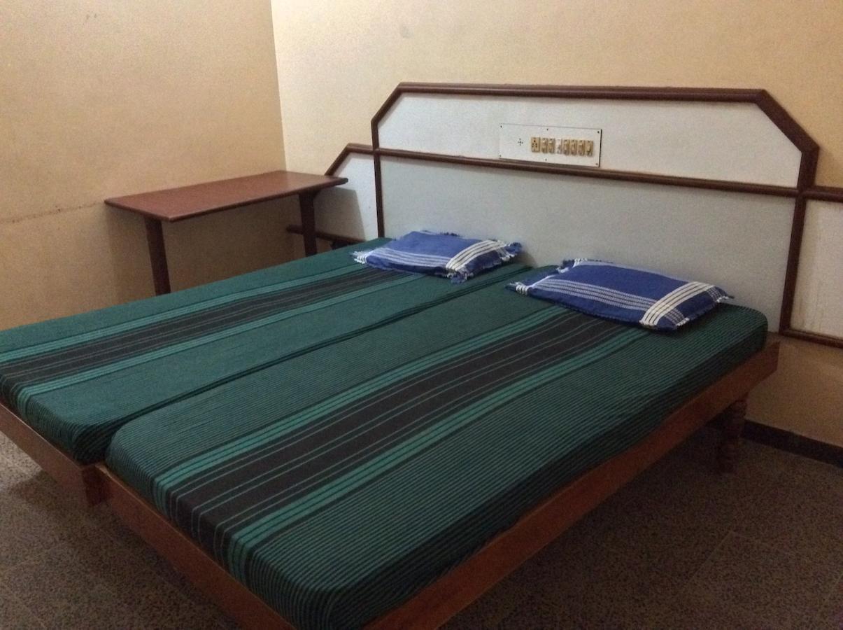 Sakthi Lodge Dharapuram Buitenkant foto